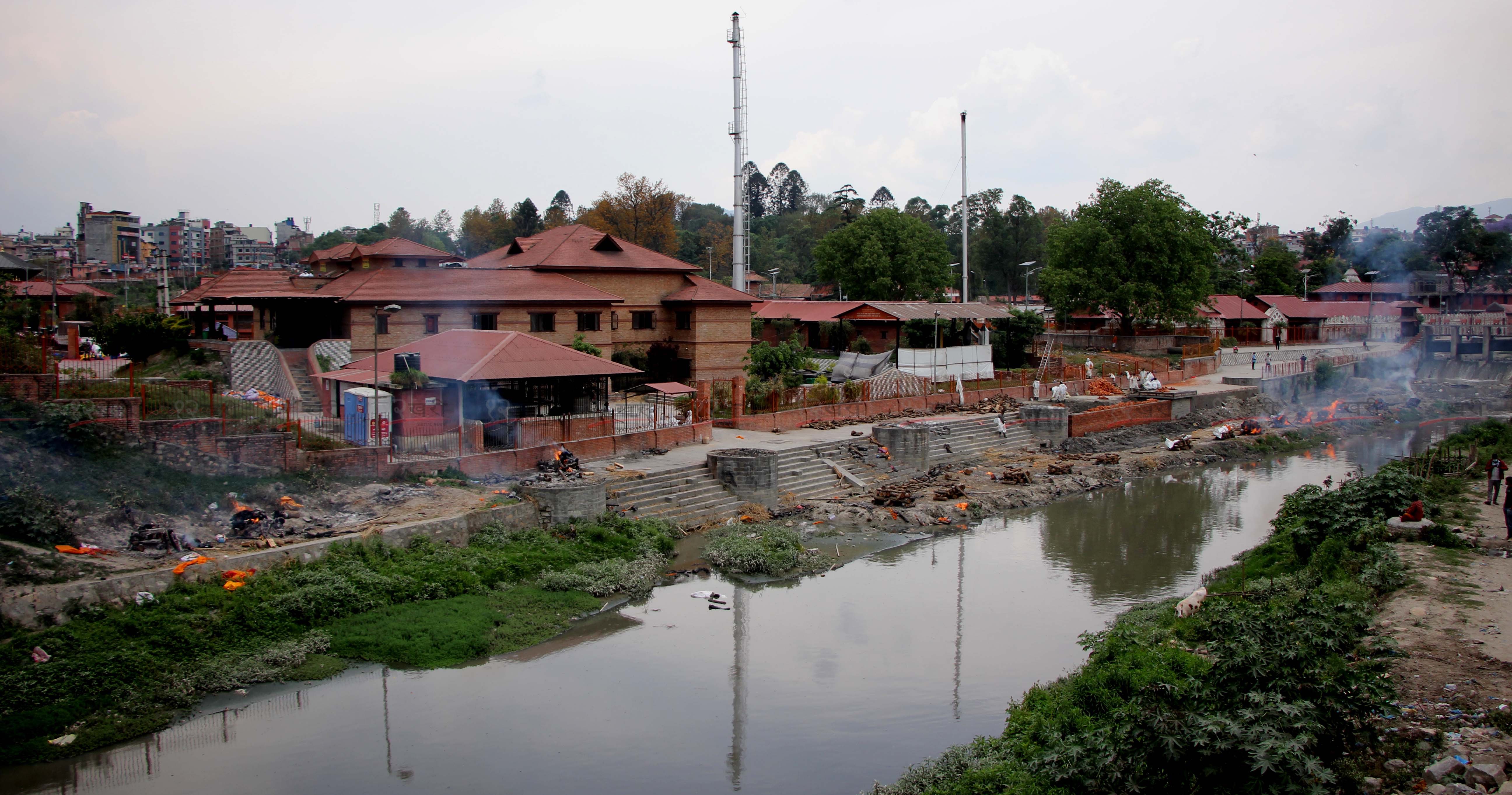 पशुपतिमा घाटे बाहुनसँग एक साँझ...,  आखिर मर्ने हो सबै, पोल्ने यहीँ हो